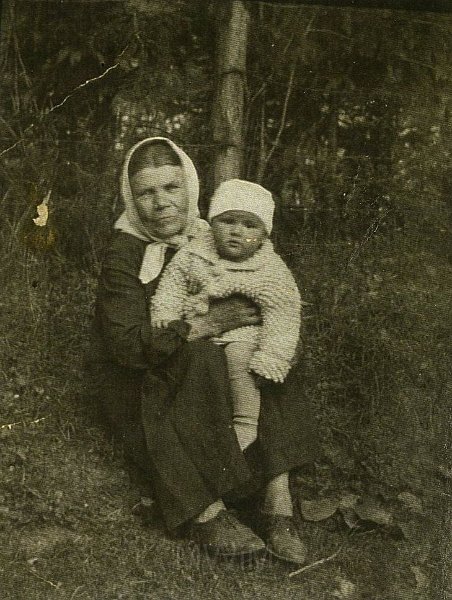 KKE 1313.jpg - Barbara Wojnicz (z domu Padz) z córką Józefą (ur. 27 IV 1905 r.), Suwałki, 1908 r.